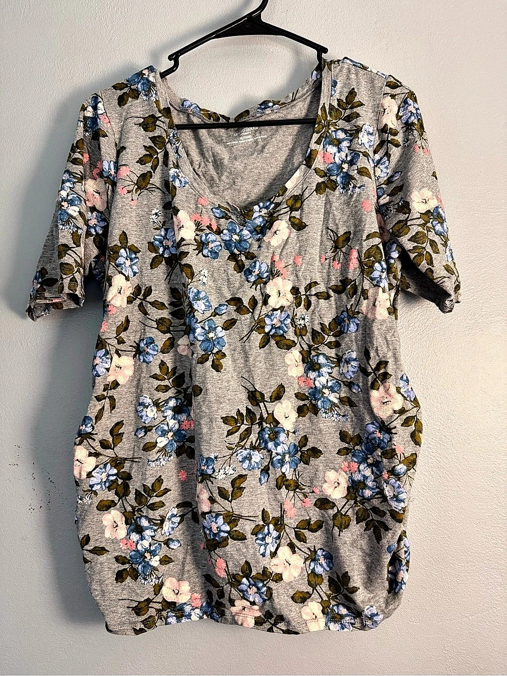 Motherhood Maternity Short Sleeve Side Ruched Floral Maternity Tee Floral